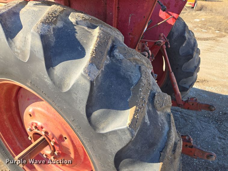 image for item EQ3912 1975 International Harvester Farmall 656 tractor