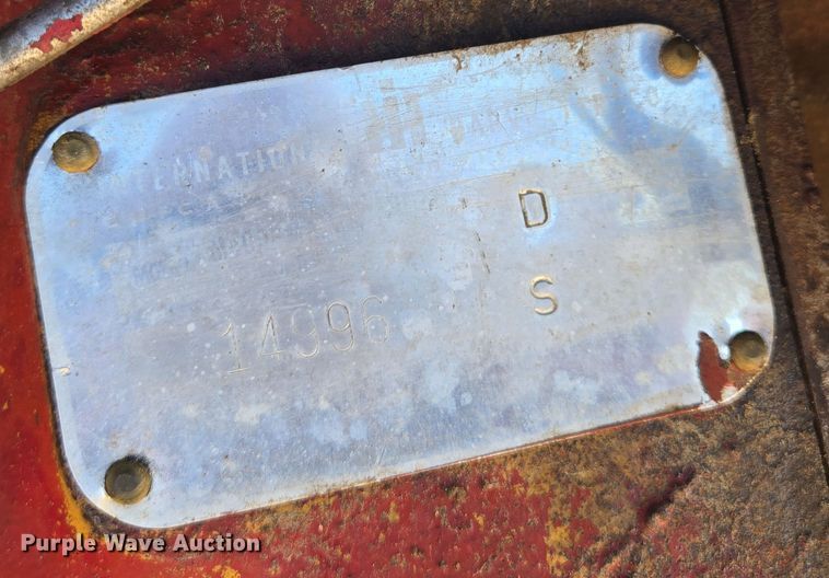 image for item EQ3912 1975 International Harvester Farmall 656 tractor