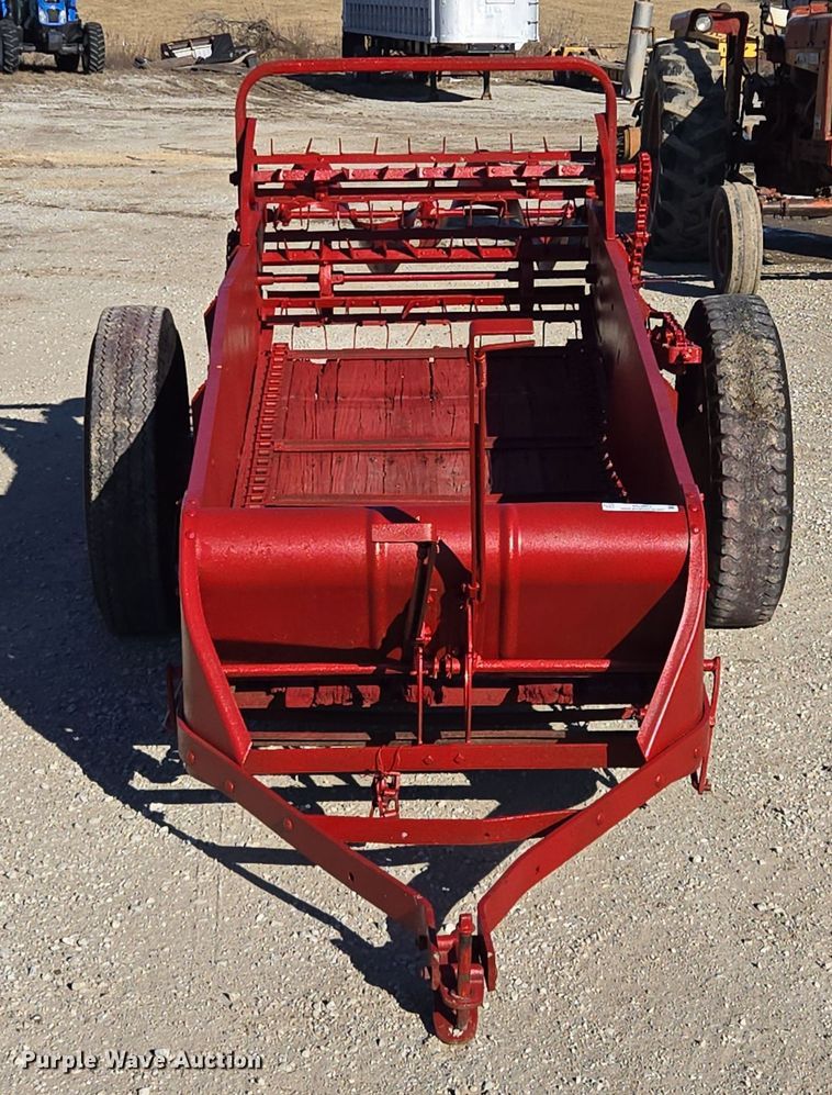 image for item EQ3913 International  manure spreader 