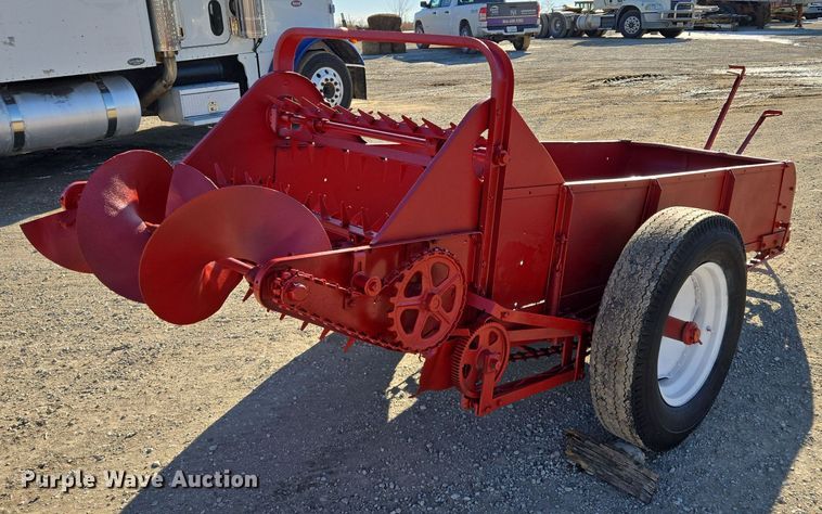 image for item EQ3913 International  manure spreader 