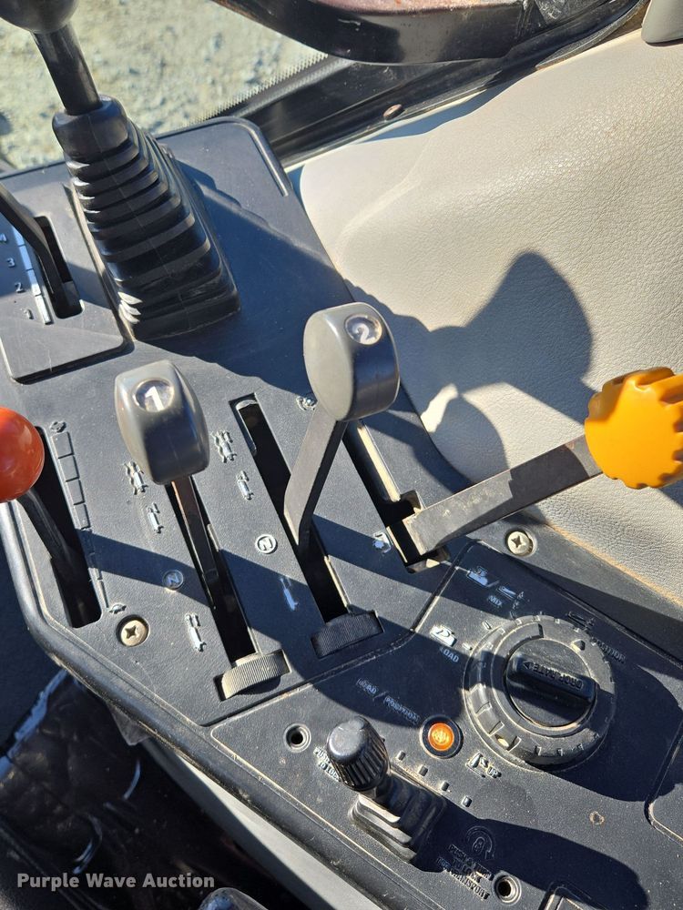 image for item EQ3921 1995 Case International  5240 MFWD tractor