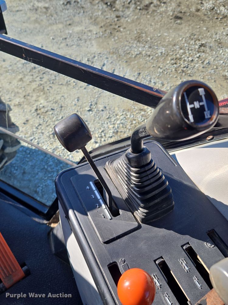 image for item EQ3921 1995 Case International  5240 MFWD tractor