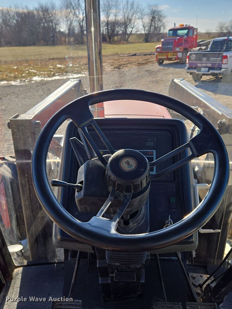 image for item EQ3921 1995 Case International  5240 MFWD tractor