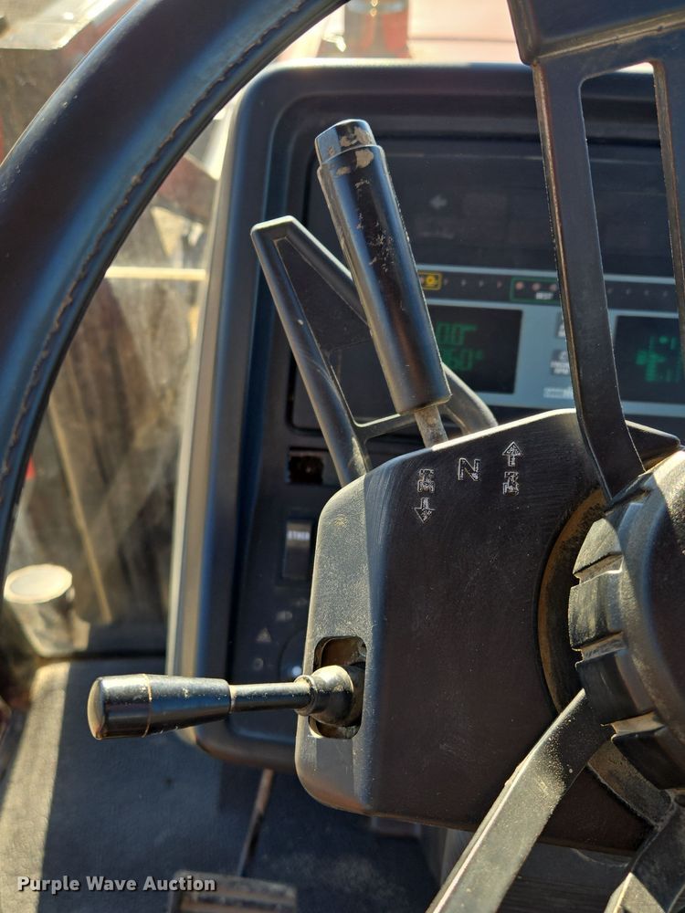 image for item EQ3921 1995 Case International  5240 MFWD tractor