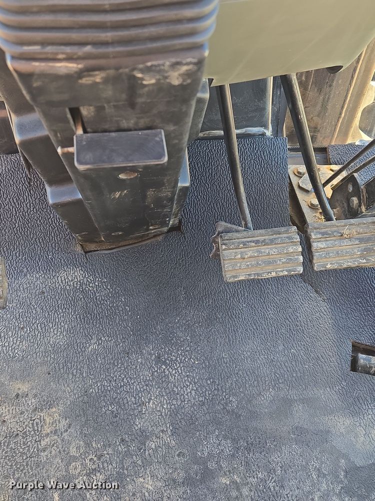 image for item EQ3921 1995 Case International  5240 MFWD tractor