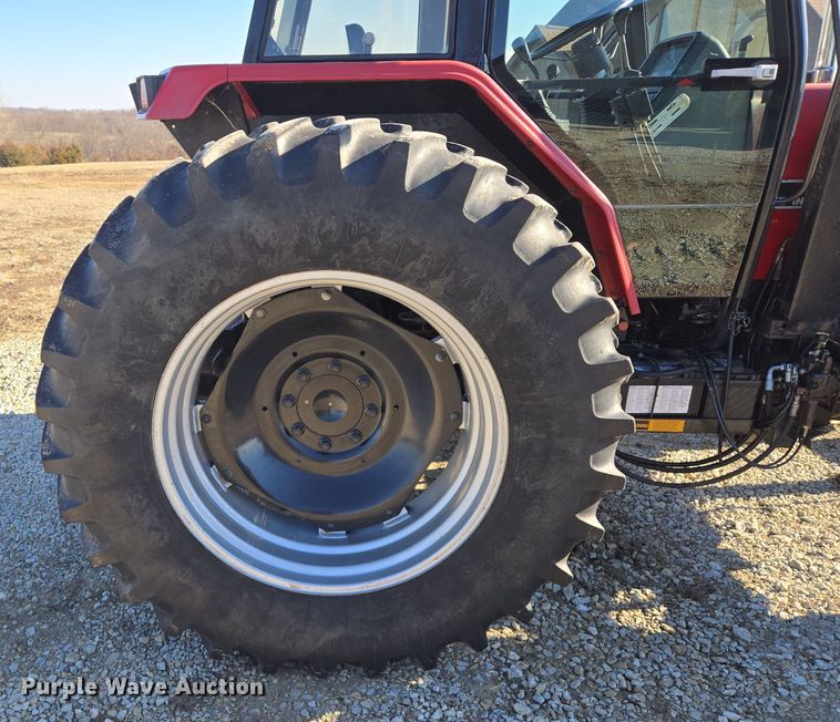 image for item EQ3921 1995 Case International  5240 MFWD tractor