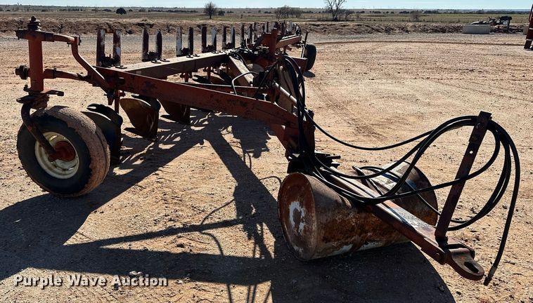 image for item ER4823 International ten bottom plow