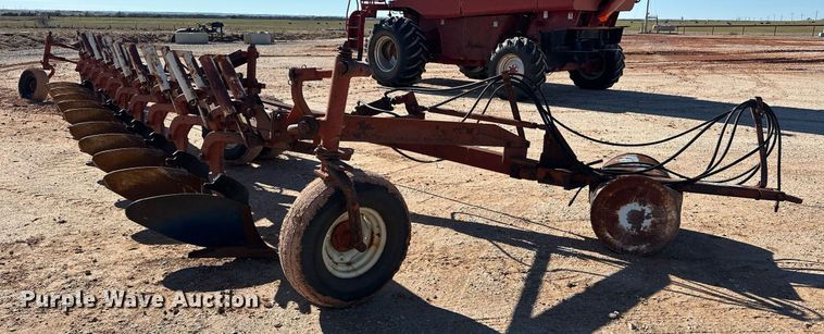 image for item ER4823 International ten bottom plow