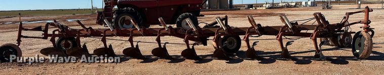 image for item ER4823 International ten bottom plow
