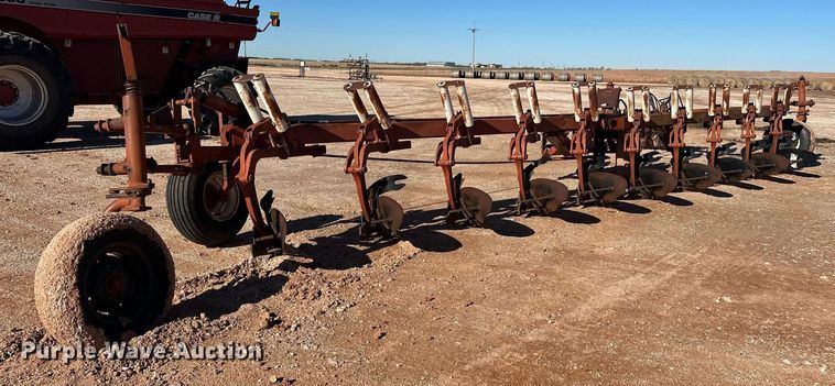 image for item ER4823 International ten bottom plow