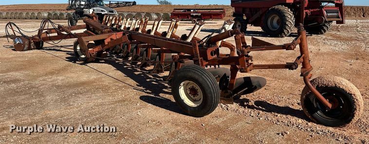 image for item ER4823 International ten bottom plow