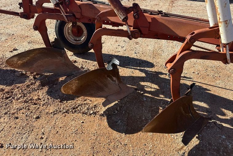image for item ER4823 International ten bottom plow