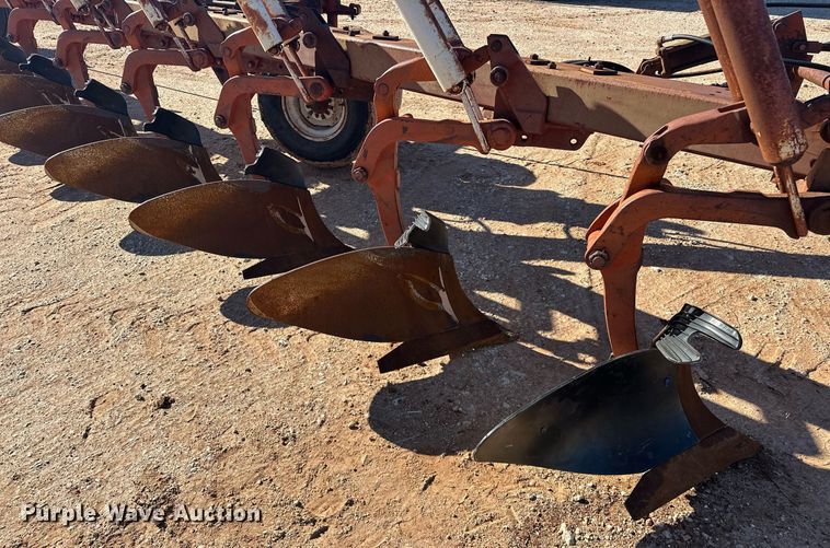 image for item ER4823 International ten bottom plow