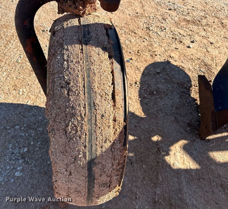 image for item ER4823 International ten bottom plow