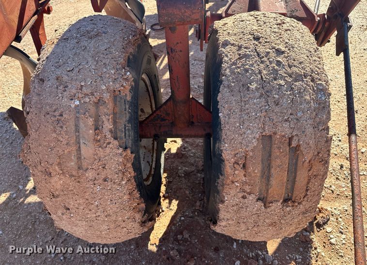 image for item ER4823 International ten bottom plow