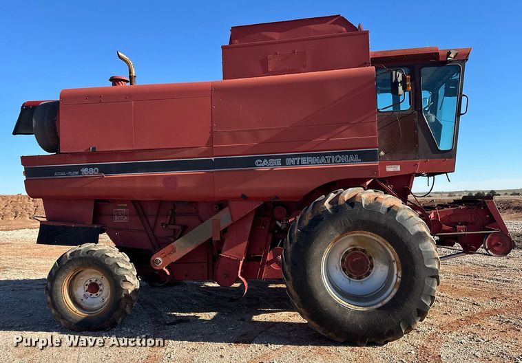 image for item ER4826 1992 Case IH Axial-Flow 1680 combine