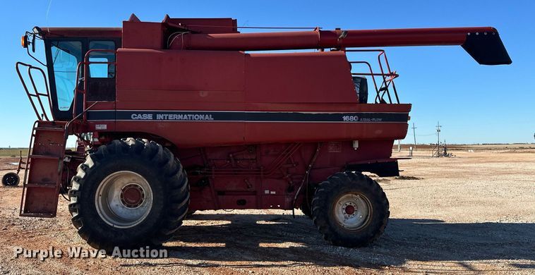 image for item ER4826 1992 Case IH Axial-Flow 1680 combine