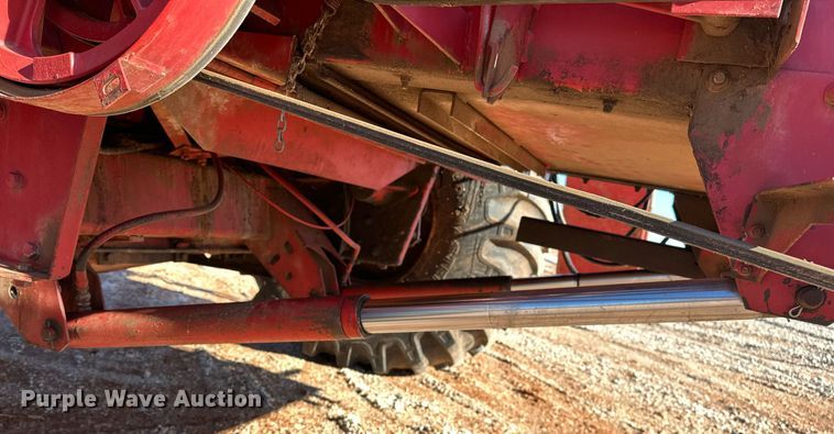 image for item ER4826 1992 Case IH Axial-Flow 1680 combine