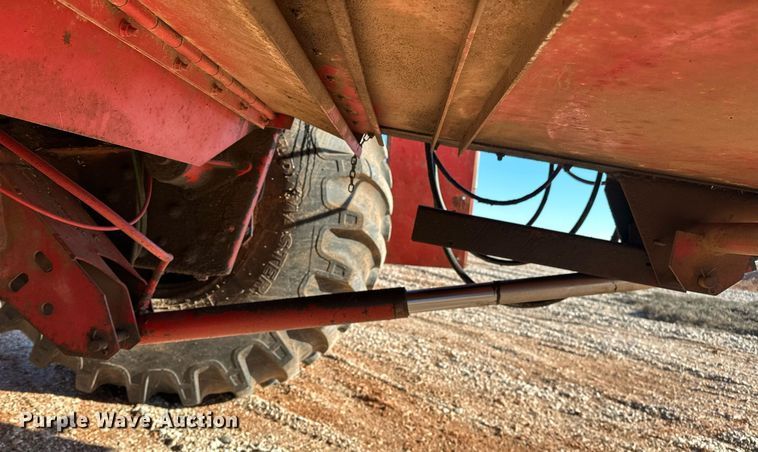 image for item ER4826 1992 Case IH Axial-Flow 1680 combine