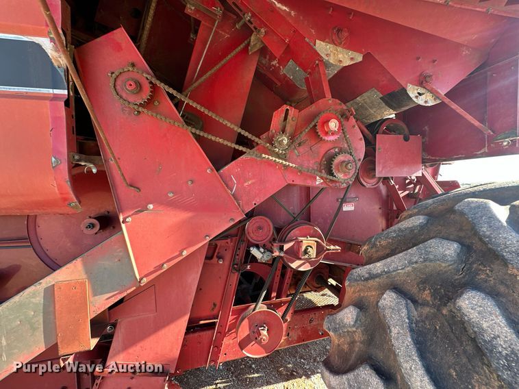 image for item ER4826 1992 Case IH Axial-Flow 1680 combine