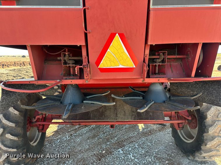 image for item ER4826 1992 Case IH Axial-Flow 1680 combine