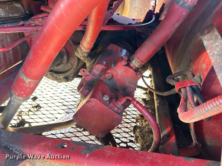 image for item ER4826 1992 Case IH Axial-Flow 1680 combine