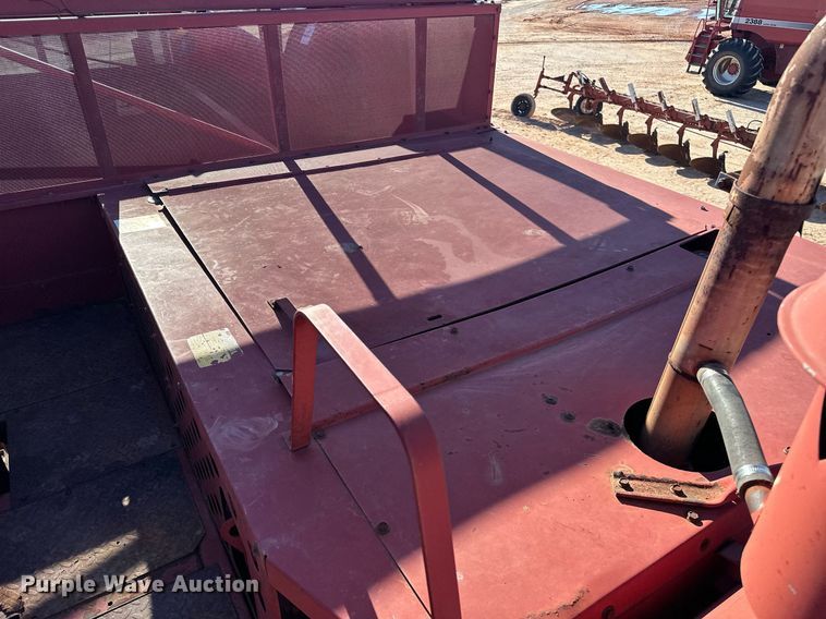 image for item ER4826 1992 Case IH Axial-Flow 1680 combine