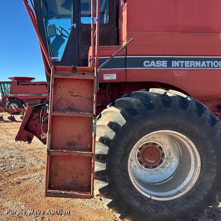 image for item ER4826 1992 Case IH Axial-Flow 1680 combine