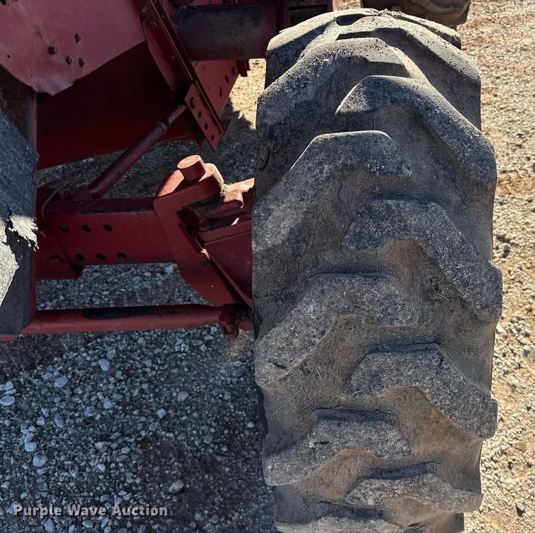 image for item ER4826 1992 Case IH Axial-Flow 1680 combine