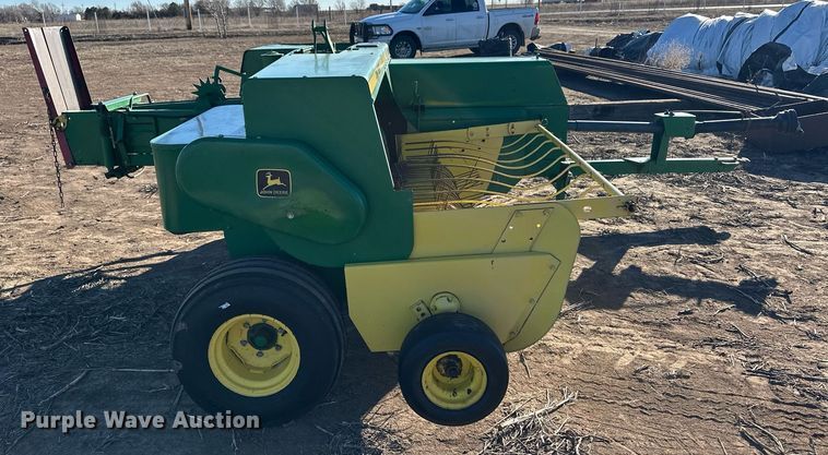 image for item ER8692 1991 John Deere 348 small square baler