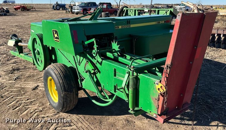 image for item ER8692 1991 John Deere 348 small square baler