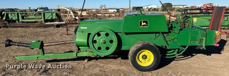 image for item ER8692 1991 John Deere 348 small square baler