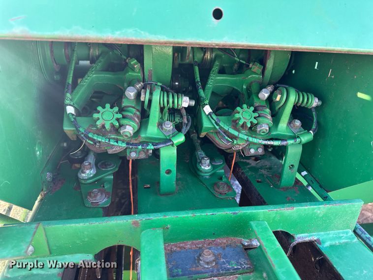 image for item ER8692 1991 John Deere 348 small square baler