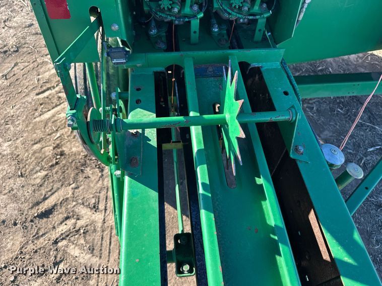 image for item ER8692 1991 John Deere 348 small square baler