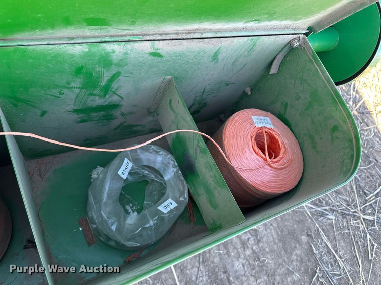 image for item ER8692 1991 John Deere 348 small square baler