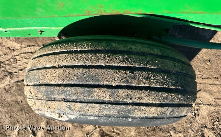 image for item ER8692 1991 John Deere 348 small square baler