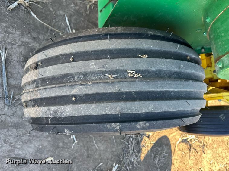 image for item ER8692 1991 John Deere 348 small square baler