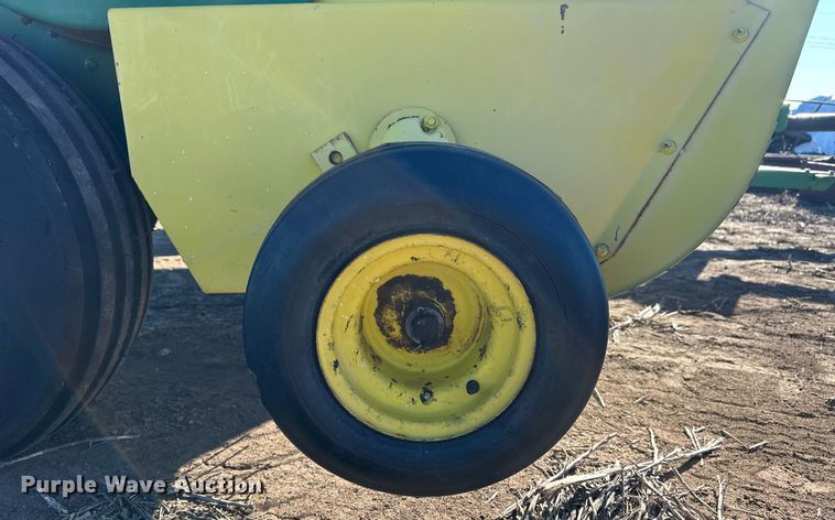 image for item ER8692 1991 John Deere 348 small square baler