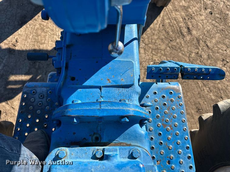 image for item ER8693 1966 Ford 5000 tractor