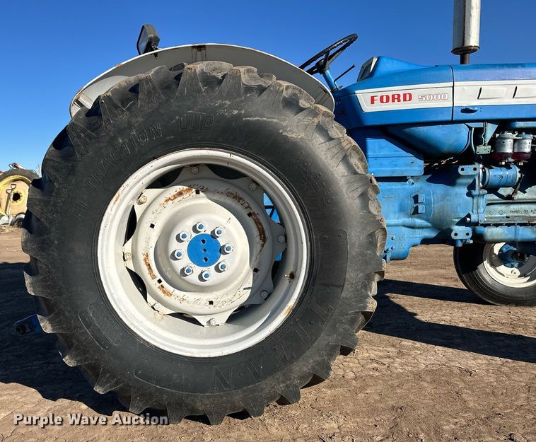 image for item ER8693 1966 Ford 5000 tractor