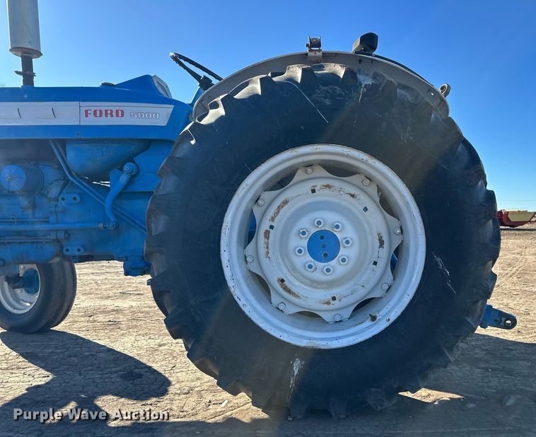 image for item ER8693 1966 Ford 5000 tractor