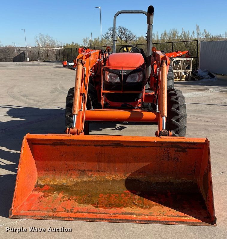image for item EY9863 Kubota M7060D MFWD tractor