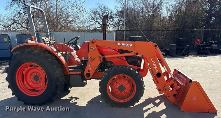 image for item EY9863 Kubota M7060D MFWD tractor