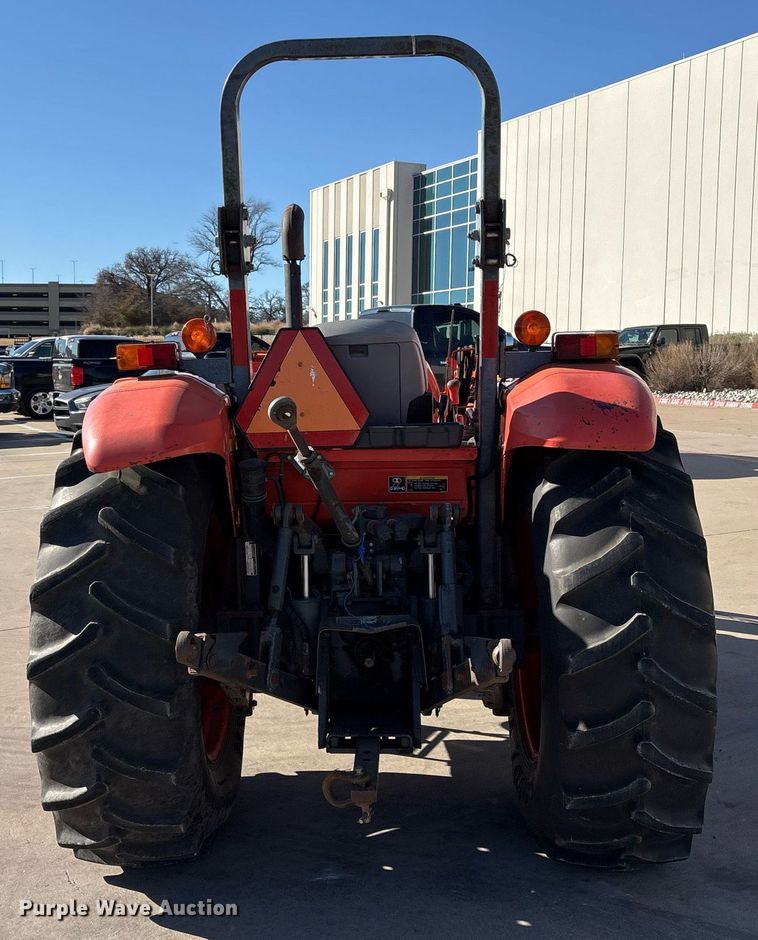 image for item EY9863 Kubota M7060D MFWD tractor