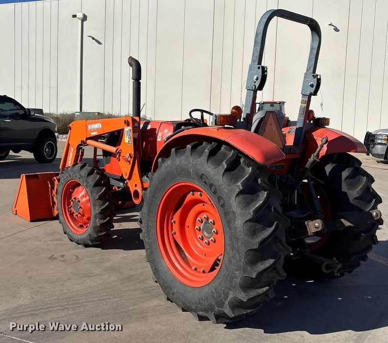image for item EY9863 Kubota M7060D MFWD tractor