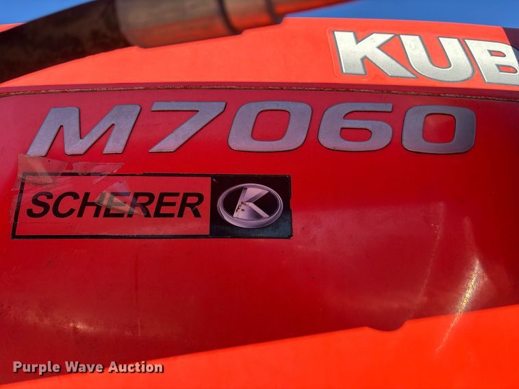 image for item EY9863 Kubota M7060D MFWD tractor