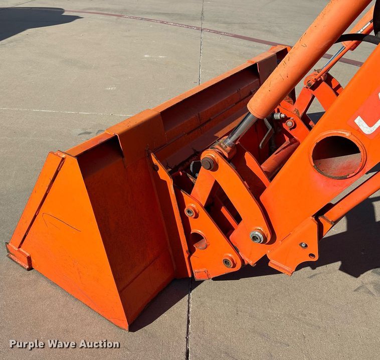 image for item EY9863 Kubota M7060D MFWD tractor