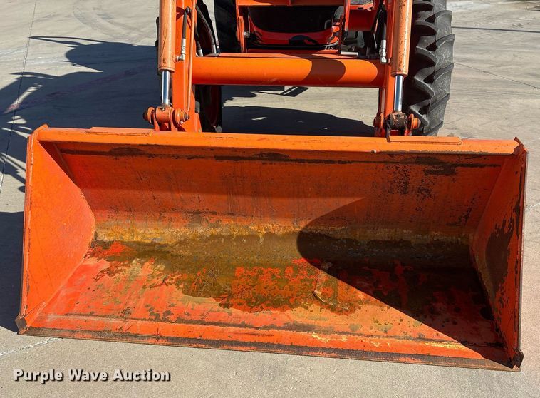 image for item EY9863 Kubota M7060D MFWD tractor