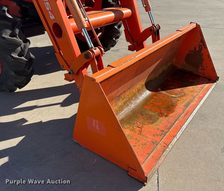 image for item EY9863 Kubota M7060D MFWD tractor