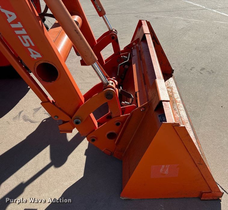 image for item EY9863 Kubota M7060D MFWD tractor